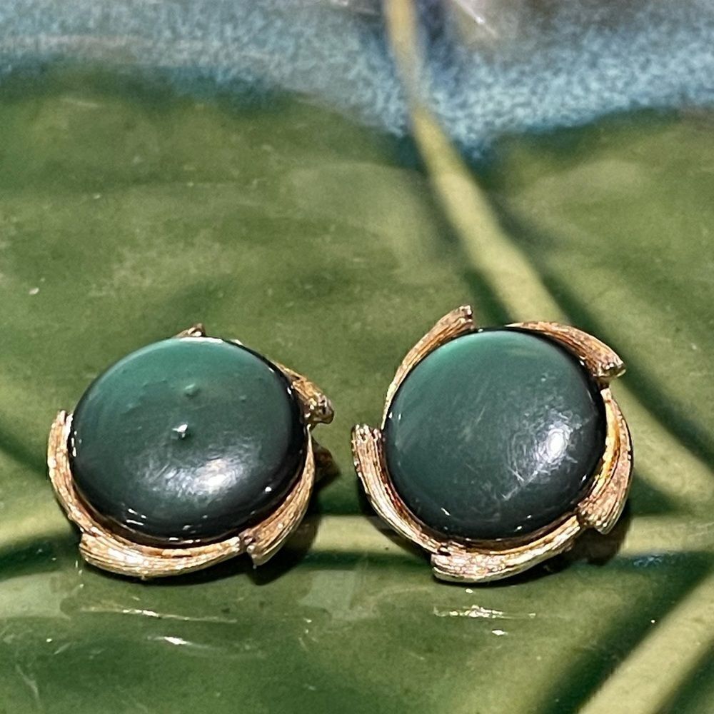 Vintage Lisner Green/Teal Thermoset Clip on Earrings
